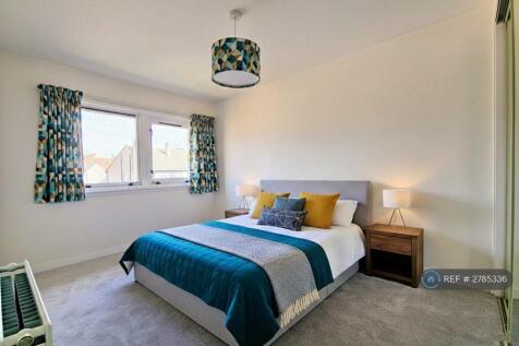 Double Bedroom With Fitted Wardrobe
