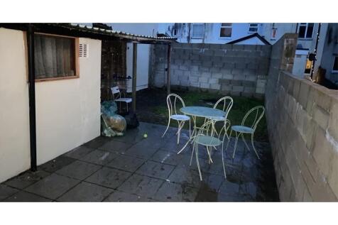 7 bedroom End Terrace for sale