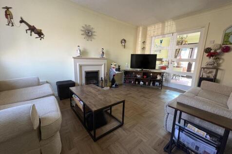 Living Room Pic 1