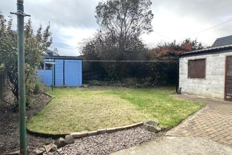 REAR GARDEN 2.JPG