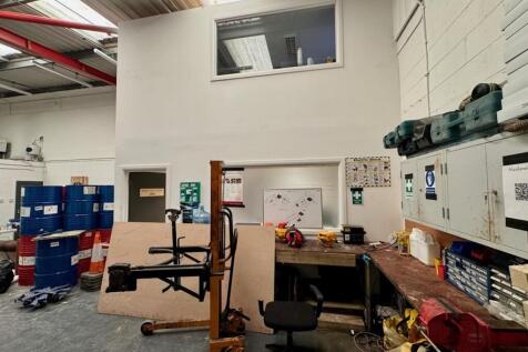 22 Hawthorn Centre 36.jpg