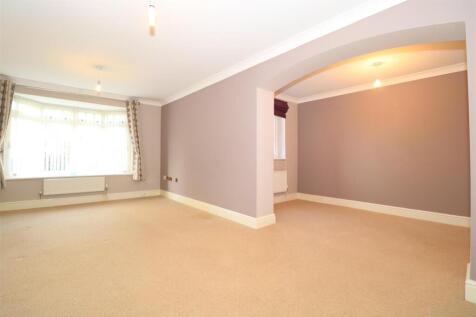 Mulberry Court, Kenilworth photo 3