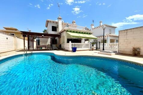 La Zenia 4 bed detached villa with pool &amp; 400m to the beaches