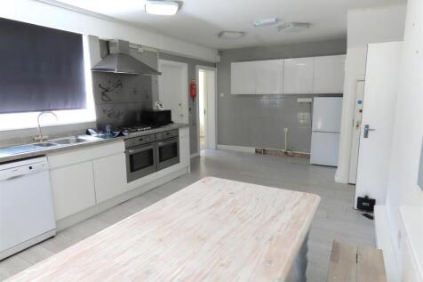 BREAKFASTING KITCHEN