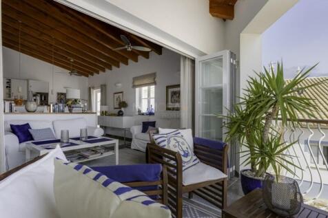 Casa da Bica - a wonderful modern village villa near Salema