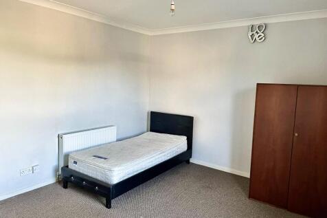 Carlinghow Lane, Batley, West Yorkshire, WF17 photo 4