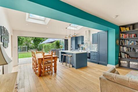 kitchen open bifolds.jpg
