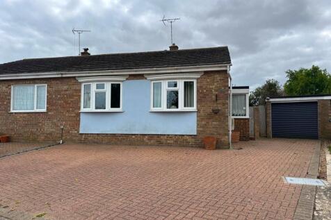 2-bed semi-detached on Hillcrest, Kirby-le-soken, Frinton-on-Sea, £1,200/mo