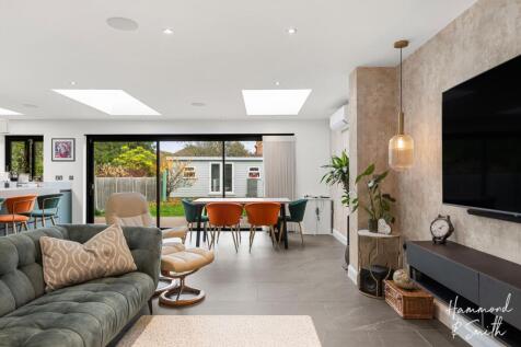 Open Plan Kitchen / Diner / Family Room