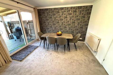 Foxwell Square, Southfields, Northampton NN3 photo 4