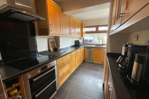 KITCHEN 15'7 x 7'3>6'4