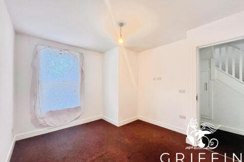 London Road, Grays, RM17 photo 5