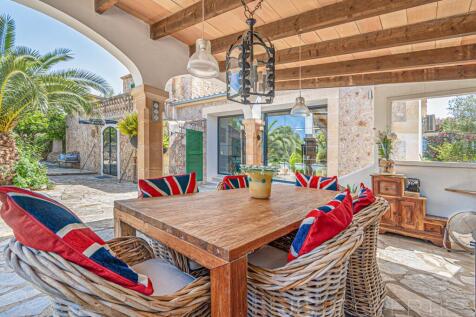 Rustic villa for sale 