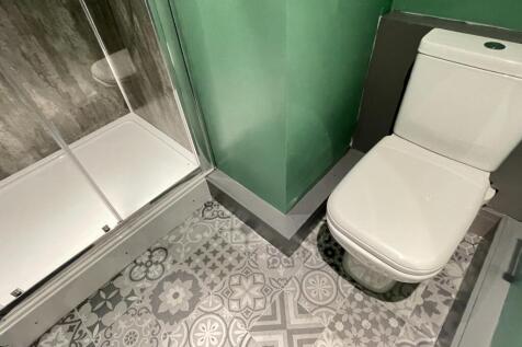 9 - Rm1 Ensuite.jpeg