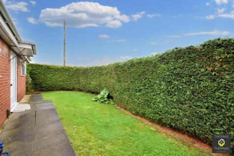 Brooklands Park, Longlevens, Gloucester photo 3