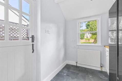 27 Pinions Road, HP13 7AS-10.jpg