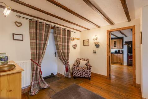 Featherstone Cottage Entrance Hall-1.jpg