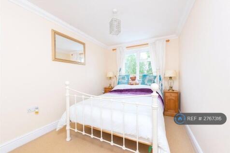 Bedroom 2 £800 Pcm (Shared Bathroom)