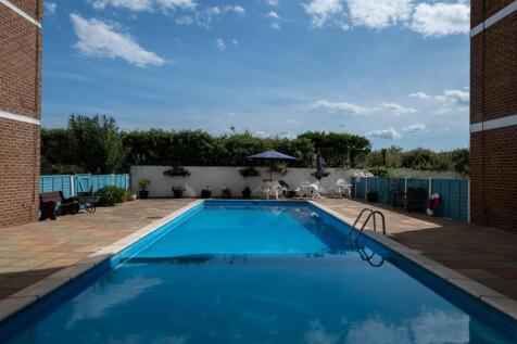 65 Sea Front, Hayling Island photo 4