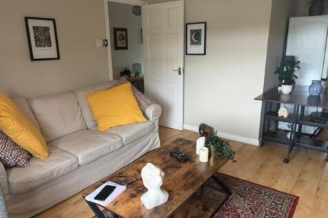122 Sycamore livi...