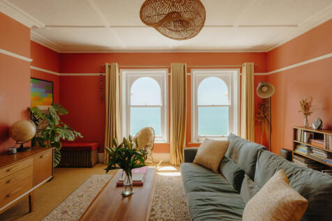 Croft-Hastings-WhiteRockGardens-Interior-2*