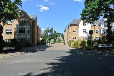 Queenswood Crescent entrance.JPG
