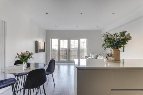 Railway Street-17.jpg