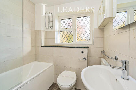 Oak Ridge, West End, Woking, GU24 photo 5