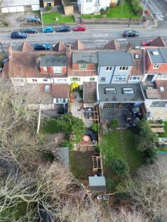 Hale End Road, IG8