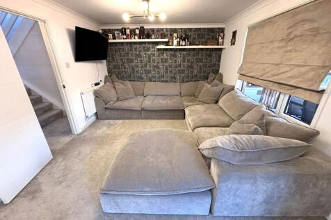 Foxwell Square, Southfields, Northampton NN3 photo 3