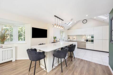 Kitchen/ Dining Area