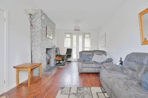 LIVING ROOM/DINER AND KITCHEN