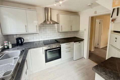 Long Meadow Way, Canterbury photo 5