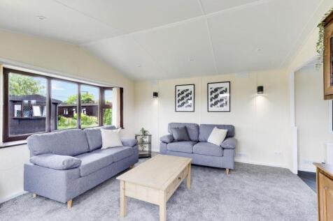 8 Poplar Drive The Elms 4.jpg