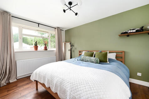 19 Globe Farm Lan...