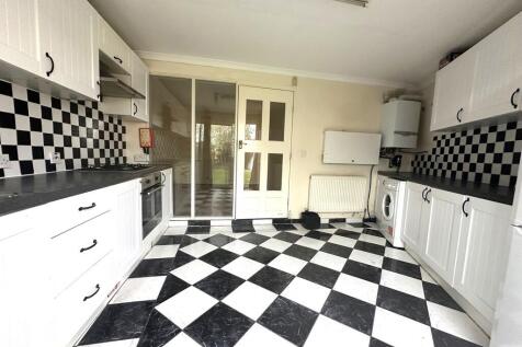 Arundel Drive, Harrow photo 4