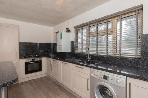 Brookers Close, Ashtead, KT21 photo 3