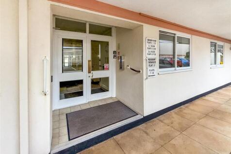 Freehold &amp; Flat 3 Dawes Court, Fisher Street, Paig