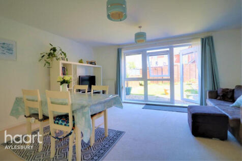 Greensleeves Drive, Aylesbury photo 5