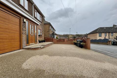 EXTERNAL FRONT AND DRIVEWAY