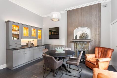 4 bed, 2 bath Town House in Edinburgh - Photo 11