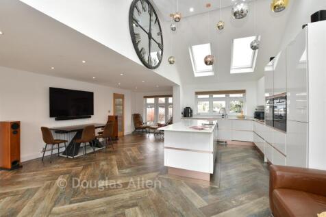 Lounge/Kitchen