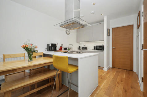 fitted kitchen.JPG