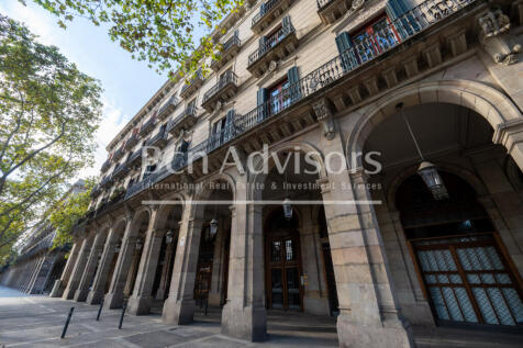 Atico-en-finca-modernista-con-terraza-al-lado-d...