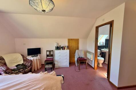 Bedroom 3 to ensuite