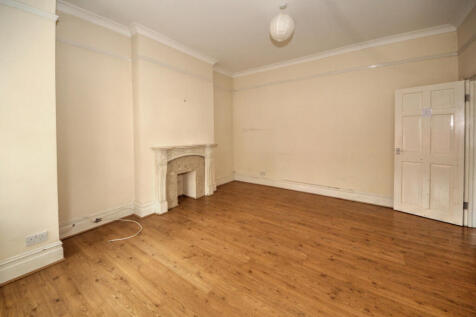 Brownlow Road, Bounds Green, London, N11 photo 3