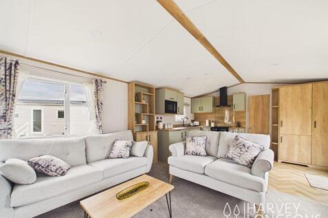 Spacious lounge with freestanding sofas and featur