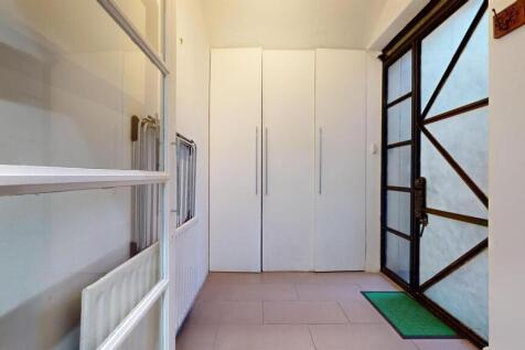 Flat 1 167 CRRearentry.jpg