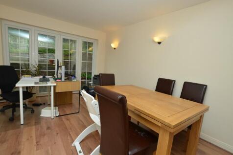 Hazelwood, Loughton, IG10 photo 4