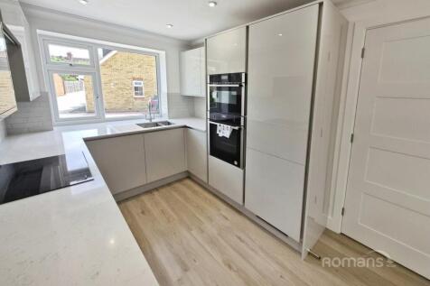 Lady Hatton Place, Stoke Poges, Slough, SL2 photo 3